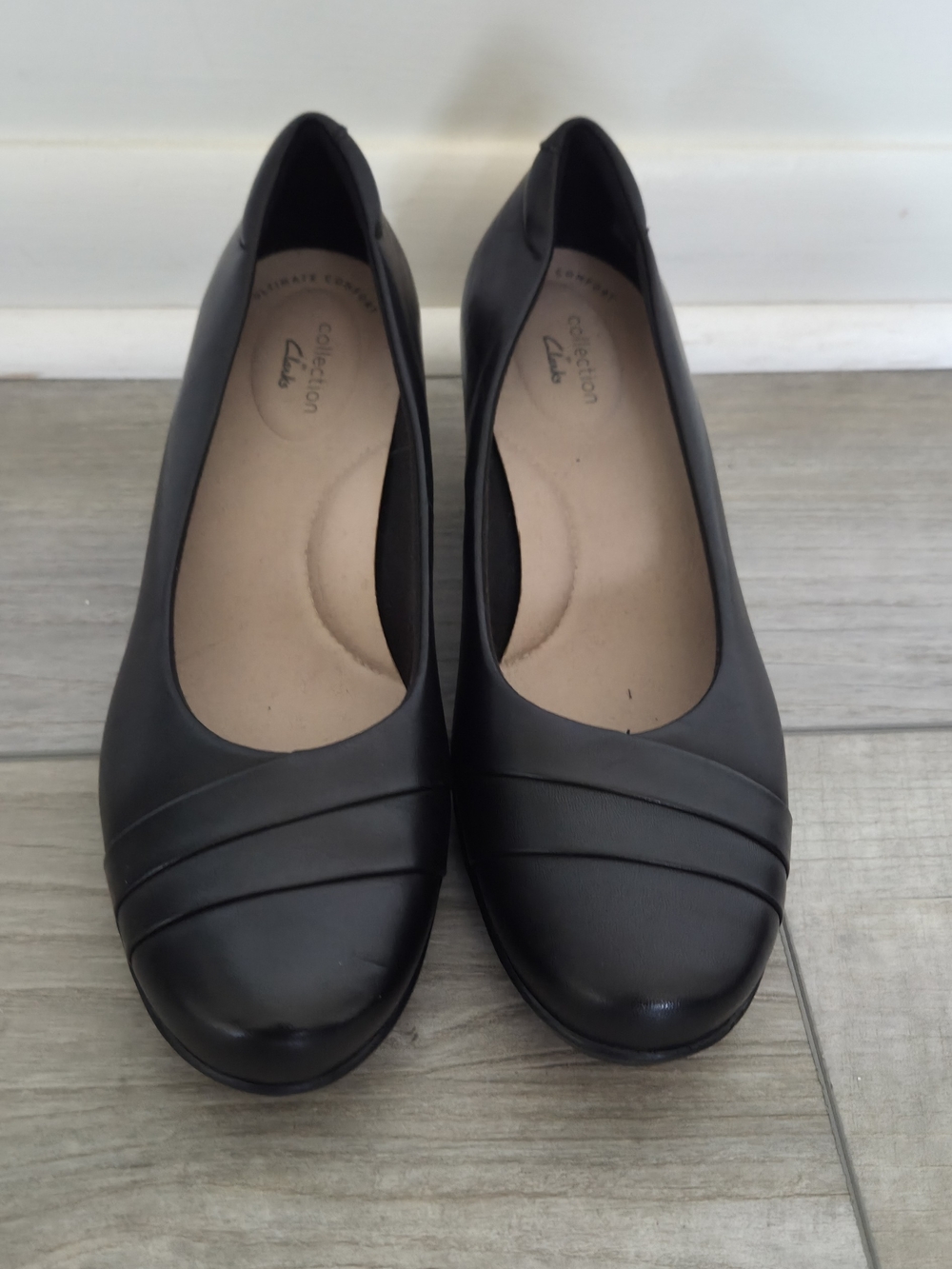Clarks Emslie Mae Black Leather Pumps Size 8.5 NWOT